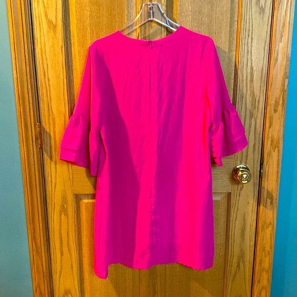 NWT Women's Cute V-Neck Bell Sleeve shift dress NWT - Picture 2 of 4